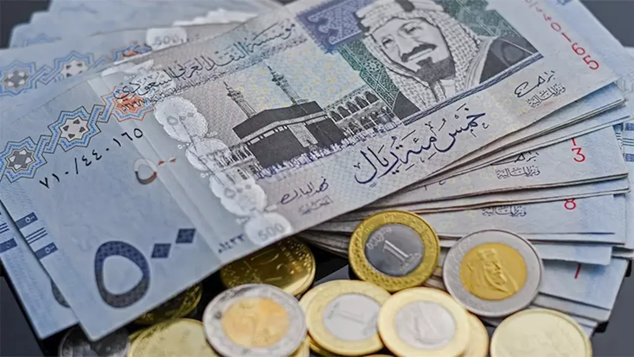 الريال السعودي ينخفض مقابل الجنيه رغم موسم الحج: لماذا؟